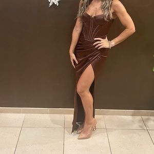 Size small formal dress. Absolutely stunning. Worn once I never repeat =sale